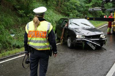 PKW ueberschlagen auf der L1208 zwischen Steinenbronn und Leinfelden-Echterdingen